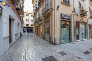 Edificio en venta en Granada, Centro photo 0