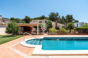 Casa en venta en Sant Pere de Ribes, Mas Alba-Can Lloses photo 0