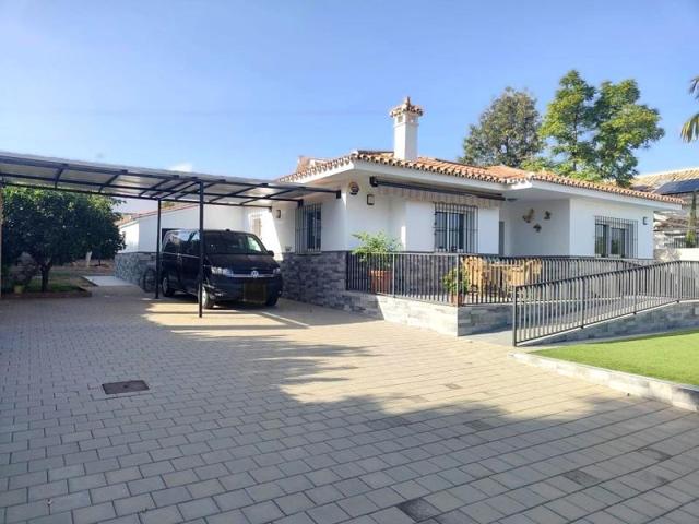 Chalet en venta en Alhaurín de la Torre, Calle Rio Alhama, 29130 photo 0