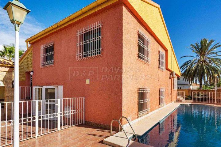 Chalet en venta en Orihuela Costa, Cabo Roig photo 0