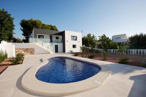 Chalet en venta en Calpe, Los pinos photo 0