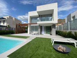 Chalet en venta en Finestrat, Sierra cortina photo 0