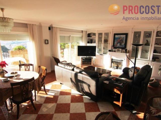 Chalet en venta en Almuñécar photo 0