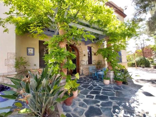 Chalet en venta en Buñol photo 0