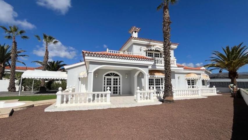 Chalet en venta en San Bartolomé de Tirajana, El Salobre photo 0