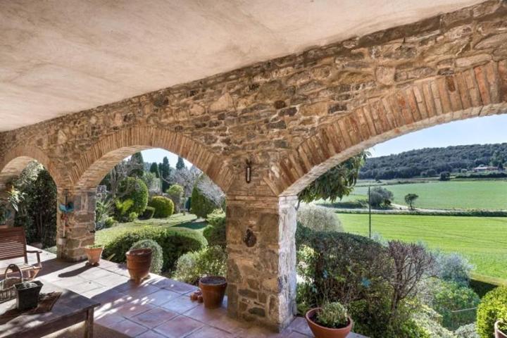 Casa con terreno en venta en Foixà, Costa Brava photo 0