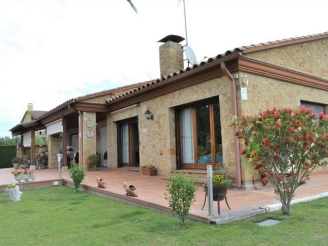 Chalet en venta en Pals photo 0