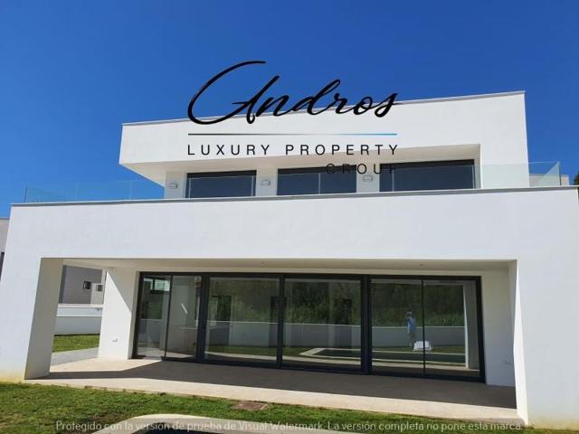 Chalet en venta en Manilva, LA DUQUESA photo 0