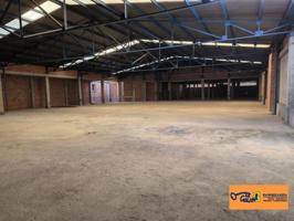 Local comercial en venta en Valdepeñas, 1ro De Julio photo 0