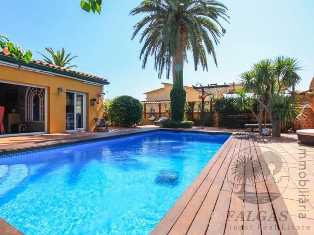 Casa en venta en Empuriabrava photo 0