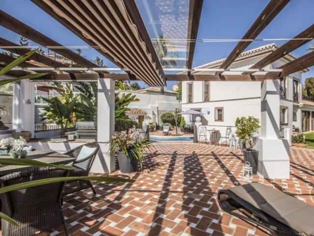 Chalet en venta en Mijas, Urb. Torrenueva photo 0