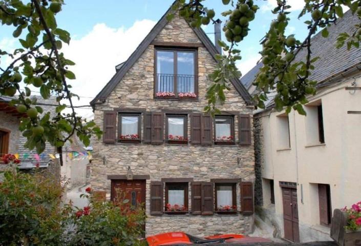 Casa en venta en Naut Aran photo 0