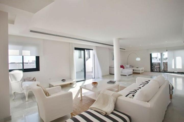 Piso en venta en Sotogrande, Sotogrande Puerto photo 0