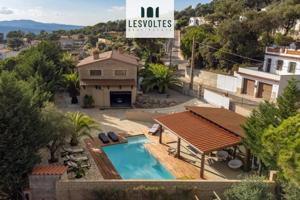 Chalet en venta en Santa Cristina d'Aro, Carrer de la Volta de l'arboç, 17245 photo 0