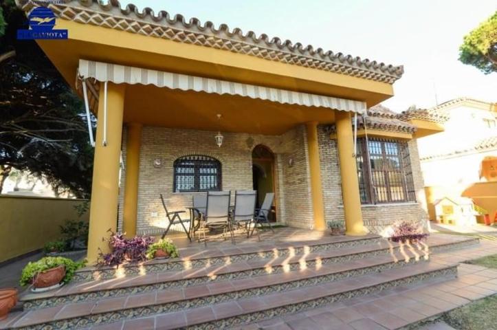 Chalet en venta en Chiclana de la Frontera, 2ª pista de La Barrosa photo 0