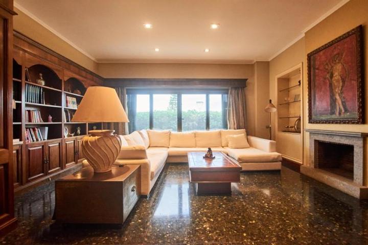 Casa en venta en Vilanova i la Geltrú, L'Aragai photo 0