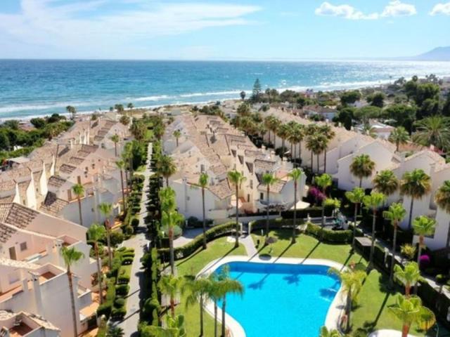 Casas de pueblo en venta en Marbella, Marbella Este - Costabella photo 0