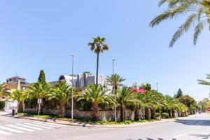 Chalet en venta en Roquetas de Mar, Sur photo 0