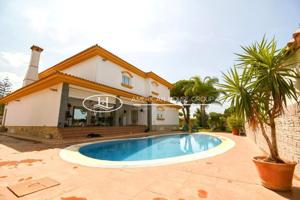 Chalet en venta en Chiclana de la Frontera, Las Lagunas - Campano photo 0