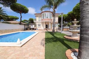 Chalet en venta en Chiclana de la Frontera, Ctra. Playa de la Barrosa photo 0