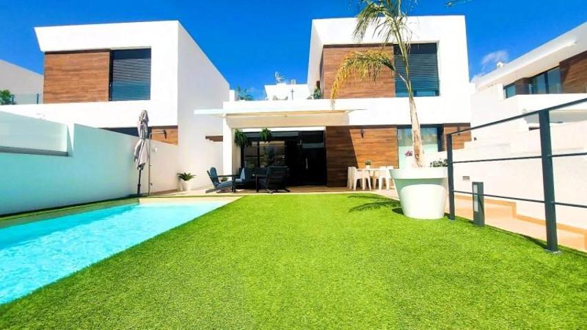 Chalet en venta en El Campello, Calle Lorcha, 03560 photo 0