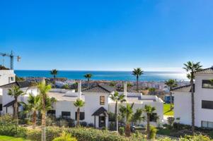 Apartamento en venta en Estepona, Av Los Reales photo 0
