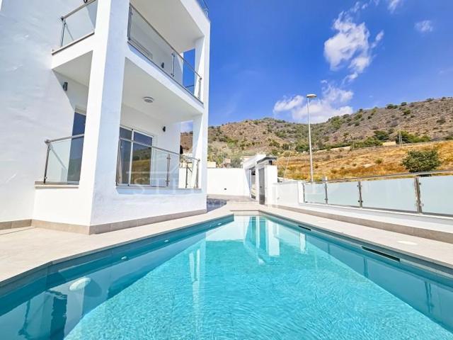 Chalet en venta en Nerja photo 0