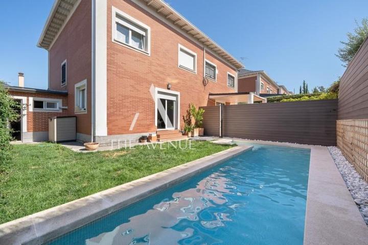 Bungalow en venta en Boadilla del Monte, Sector B photo 0