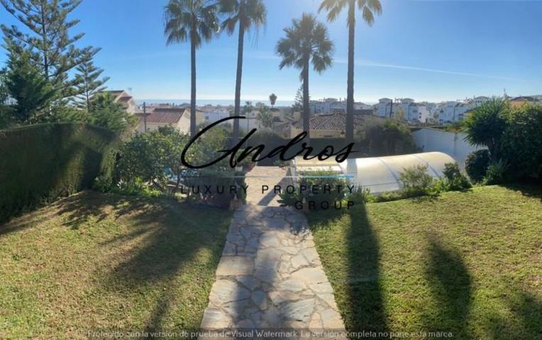 Chalet en venta en Manilva, San Luís de Sabinillas - Centro photo 0