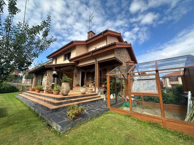 Casa en venta en Avilés, Avilés photo 0