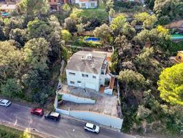 Chalet en venta en Begur photo 0