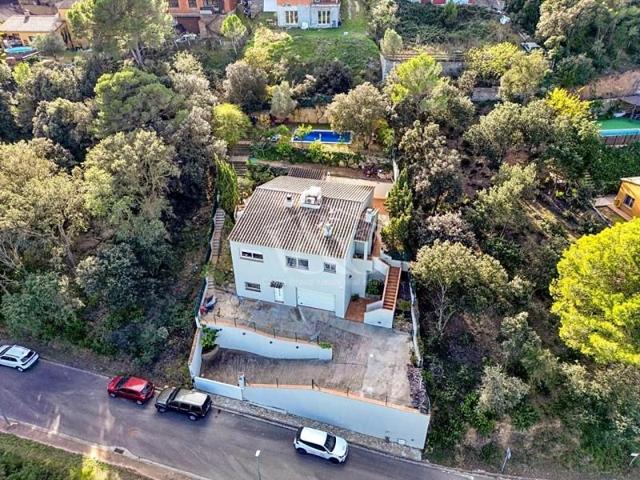 Chalet en venta en Begur photo 0