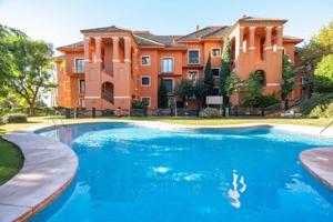 Apartamento en venta en Benahavís, Benahavís photo 0