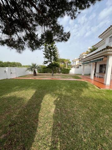 Chalet en venta en Chiclana de la Frontera, La barrosa photo 0