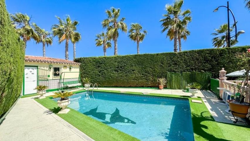 Chalet en venta en Rincón de la Victoria, Cotomar photo 0