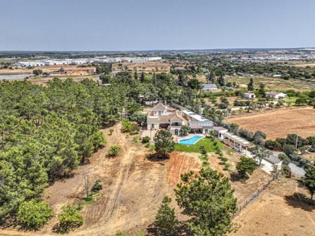 Casa con terreno en venta en Cartaya photo 0