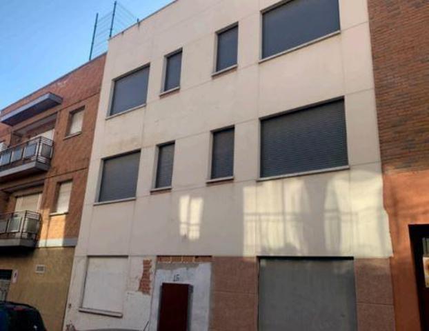 Edificio en venta en Madrid, Calle de los Carrascales, 28026 photo 0
