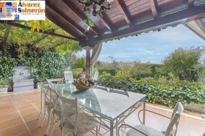 Casa en venta en Granada, El serrallo photo 0