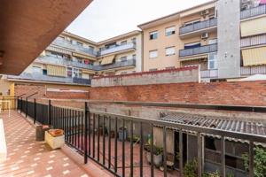 Edificio en venta en Polinyà, CERCA AYUNTAMIENTO photo 0