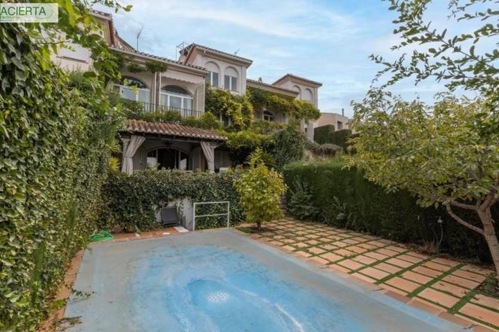 Casa en venta en Granada, El serrallo photo 0