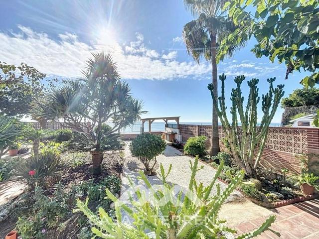 Chalet en venta en Vélez-Málaga photo 0