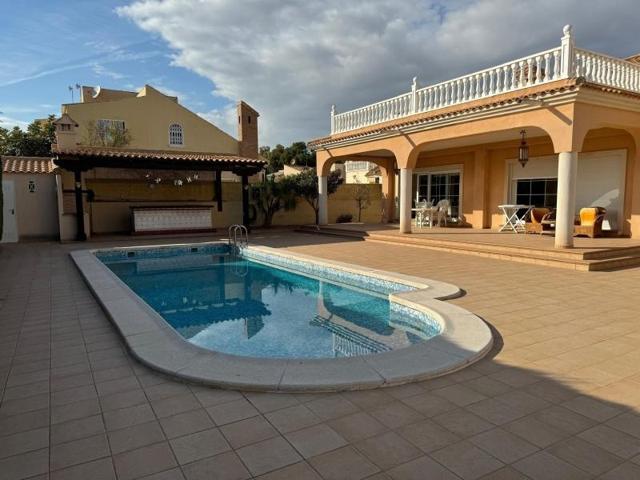 Chalet en venta en Orihuela Costa, La Zenia photo 0