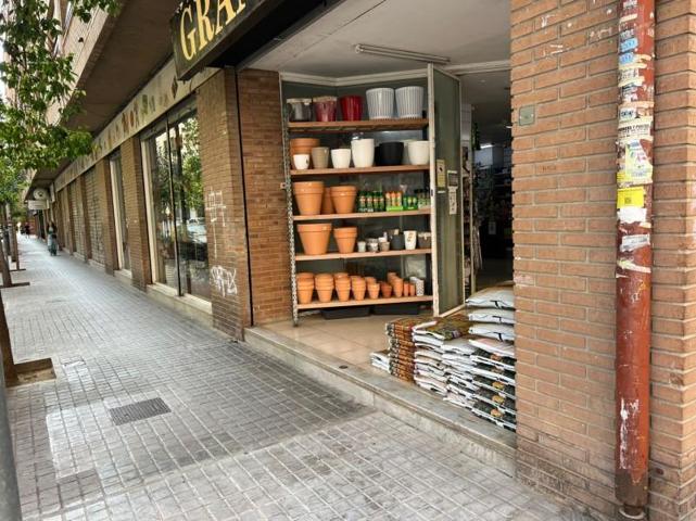 Local comercial en venta en Valencia, Valencia photo 0