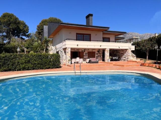 Chalet en venta en La Nucia, Mercadona Avda. Coloma photo 0