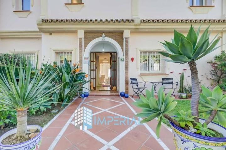 Adosada en venta en Marbella, Artola Alta photo 0