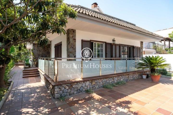 Casa en venta en Sant Pere de Ribes, Centre photo 0