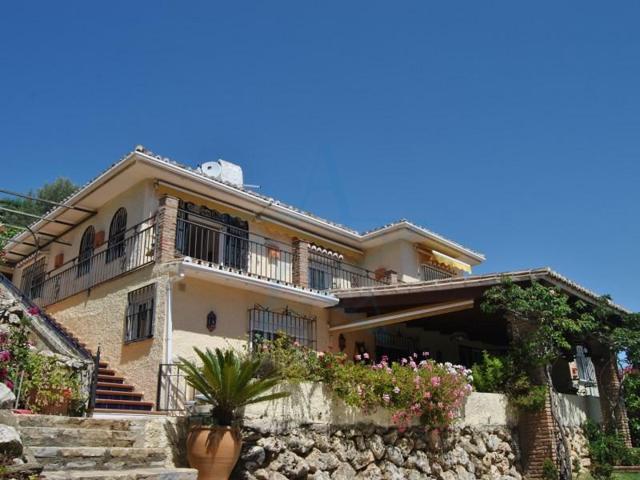 Chalet en venta en Mijas, Urb. Torrenueva photo 0