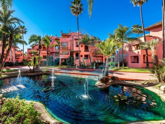 Apartamento en venta en Estepona photo 0