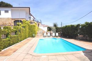 Chalet en venta en Santa Susanna, Carrer Sagitari, 08398 photo 0