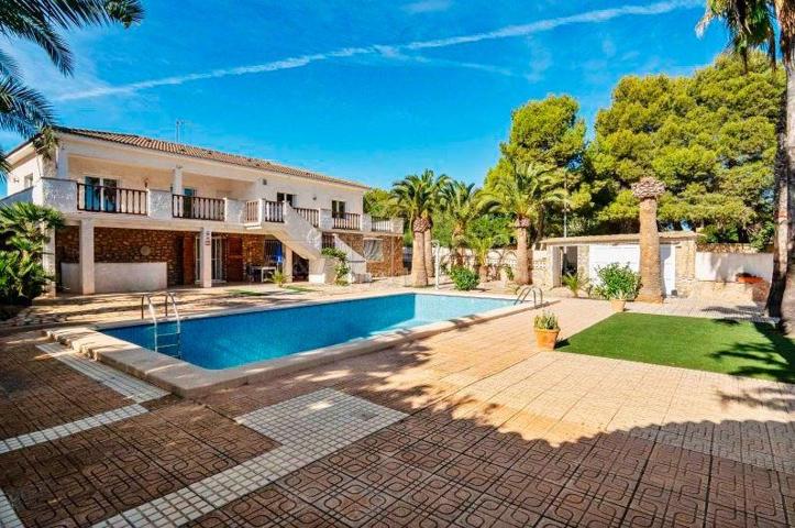 Chalet en venta en Orihuela Costa, La Zenia photo 0